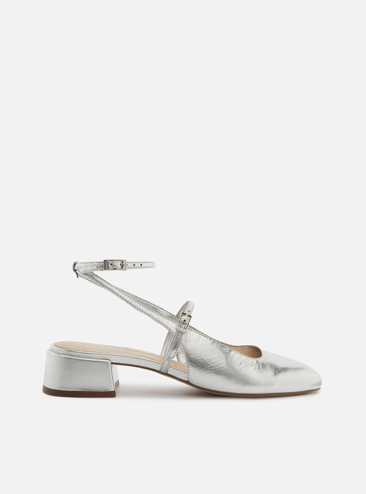 Scarpin Prateado Salto Bloco Fivela Slingback — foto 1