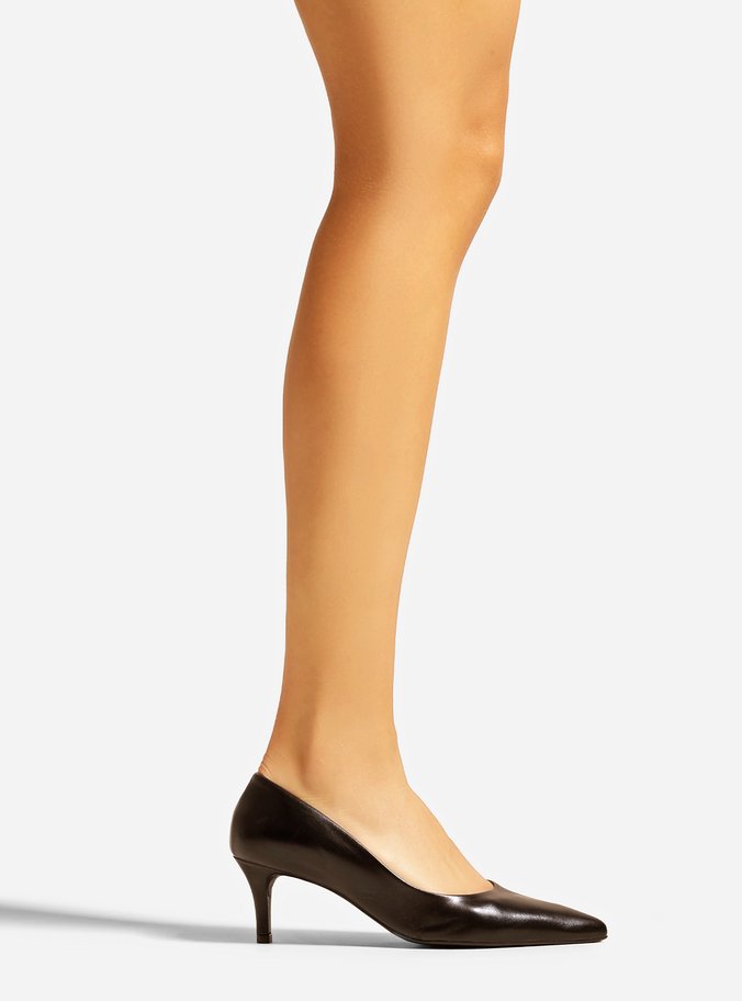 Scarpin Preto Couro Salto Baixo Fino Bico Fino