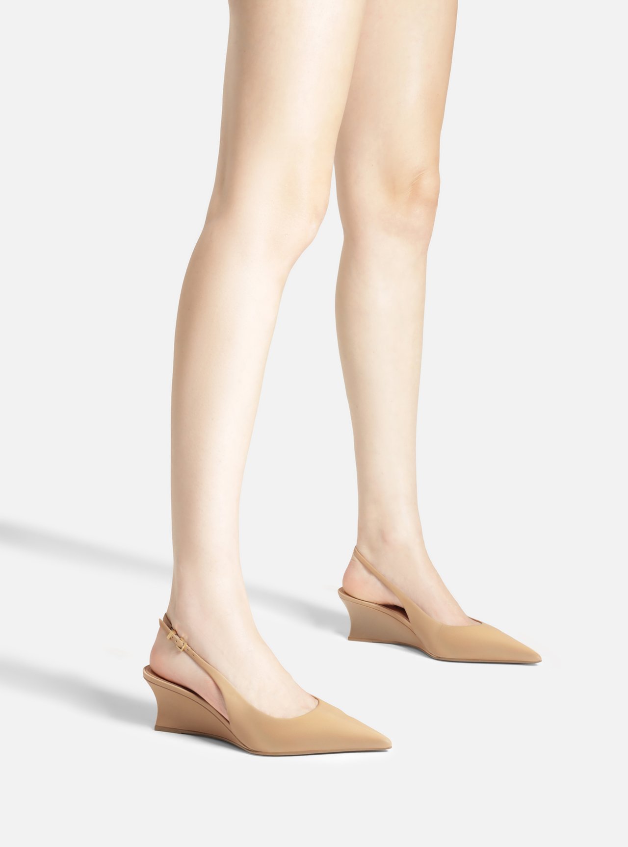 Scarpin Bege Couro Salto Baixo Anabela Slingback — foto 6