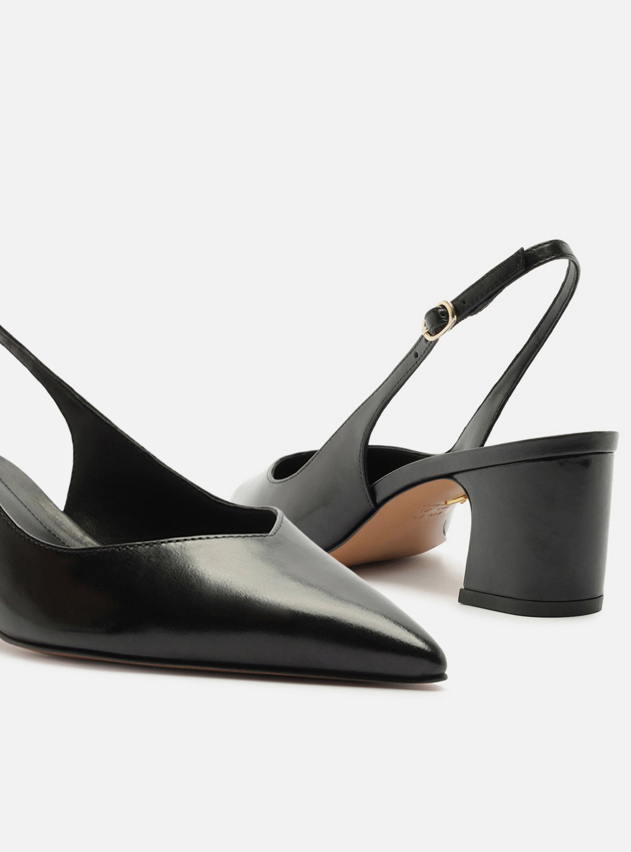 Scarpin Preto Couro Salto Médio Bloco Slingback — foto 4