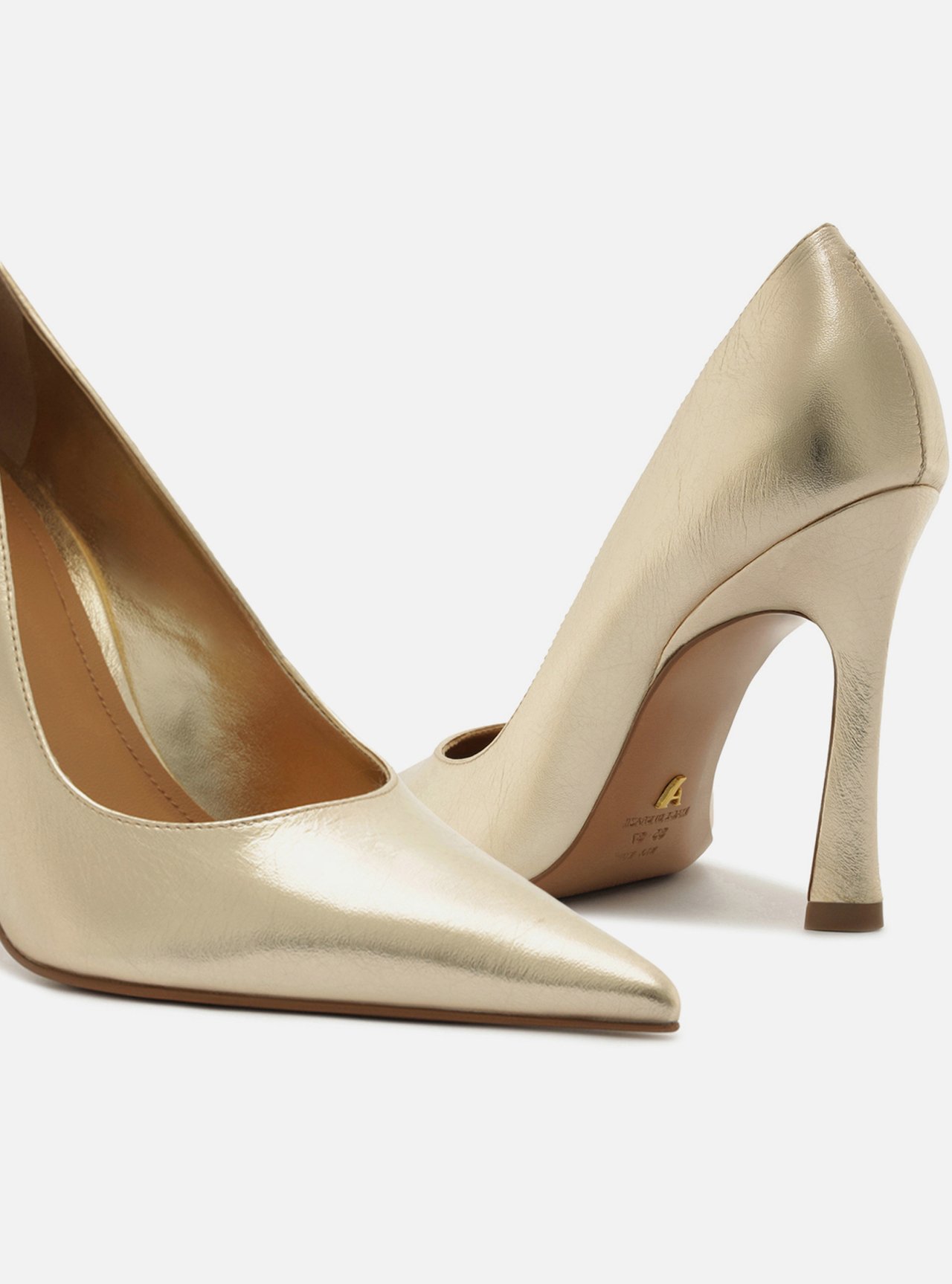 Scarpin Dourado Couro Salto Fino — foto 4