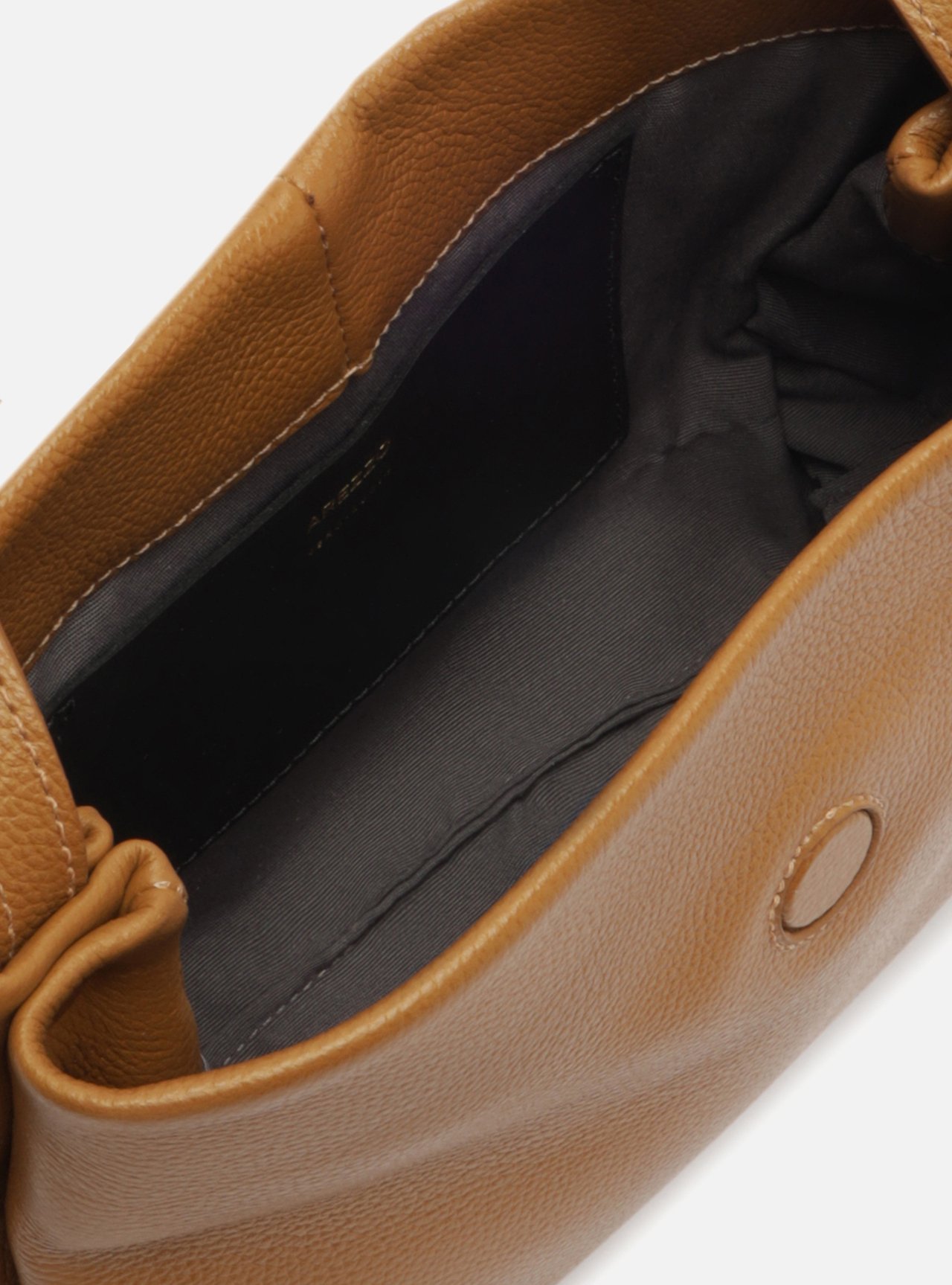 Bolsa Tiracolo Caramelo Couro Média Tira Metal — foto 4