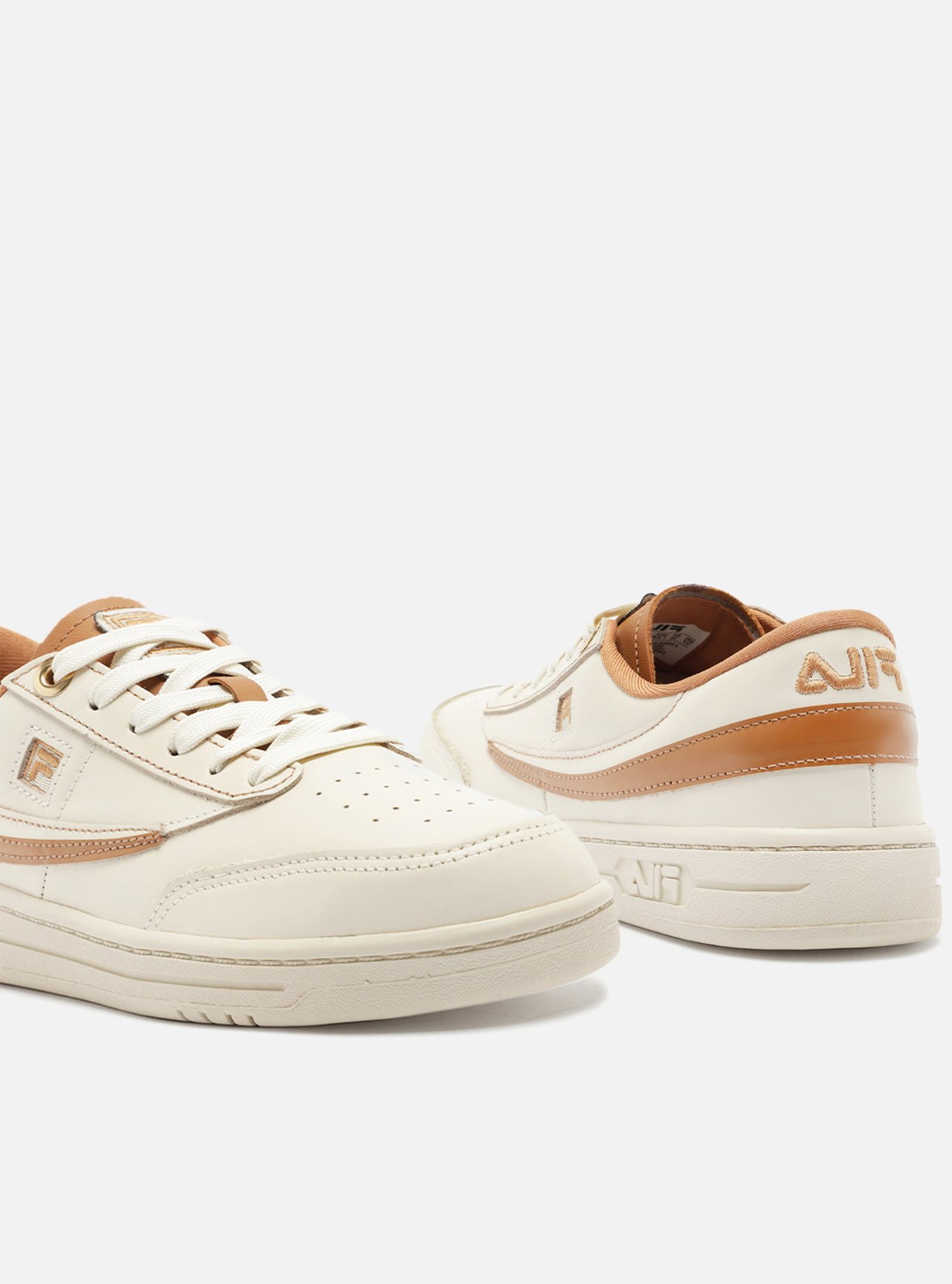 Tênis Branco Casual Arezzo Fila — foto 4