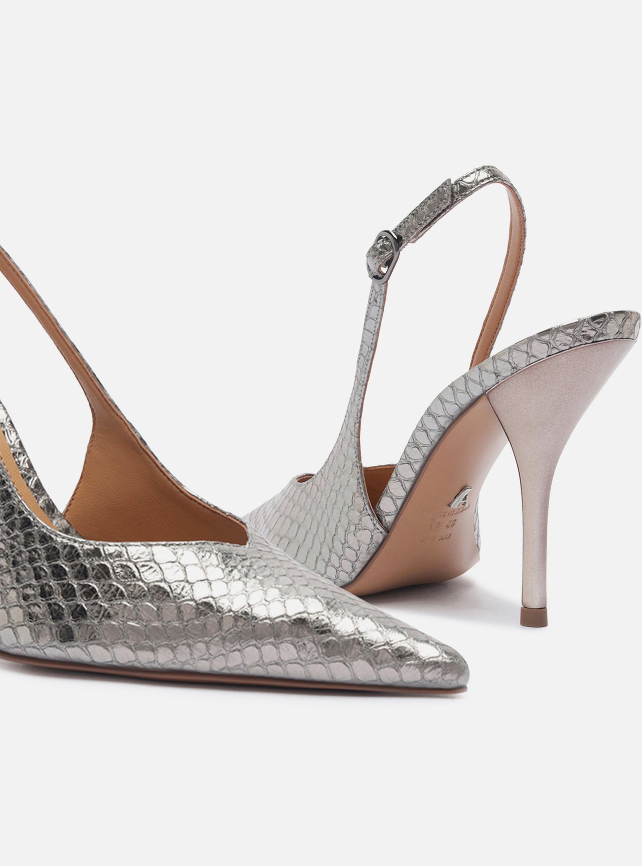 Scarpin Prateado Couro Salto Fino Slingback — foto 4