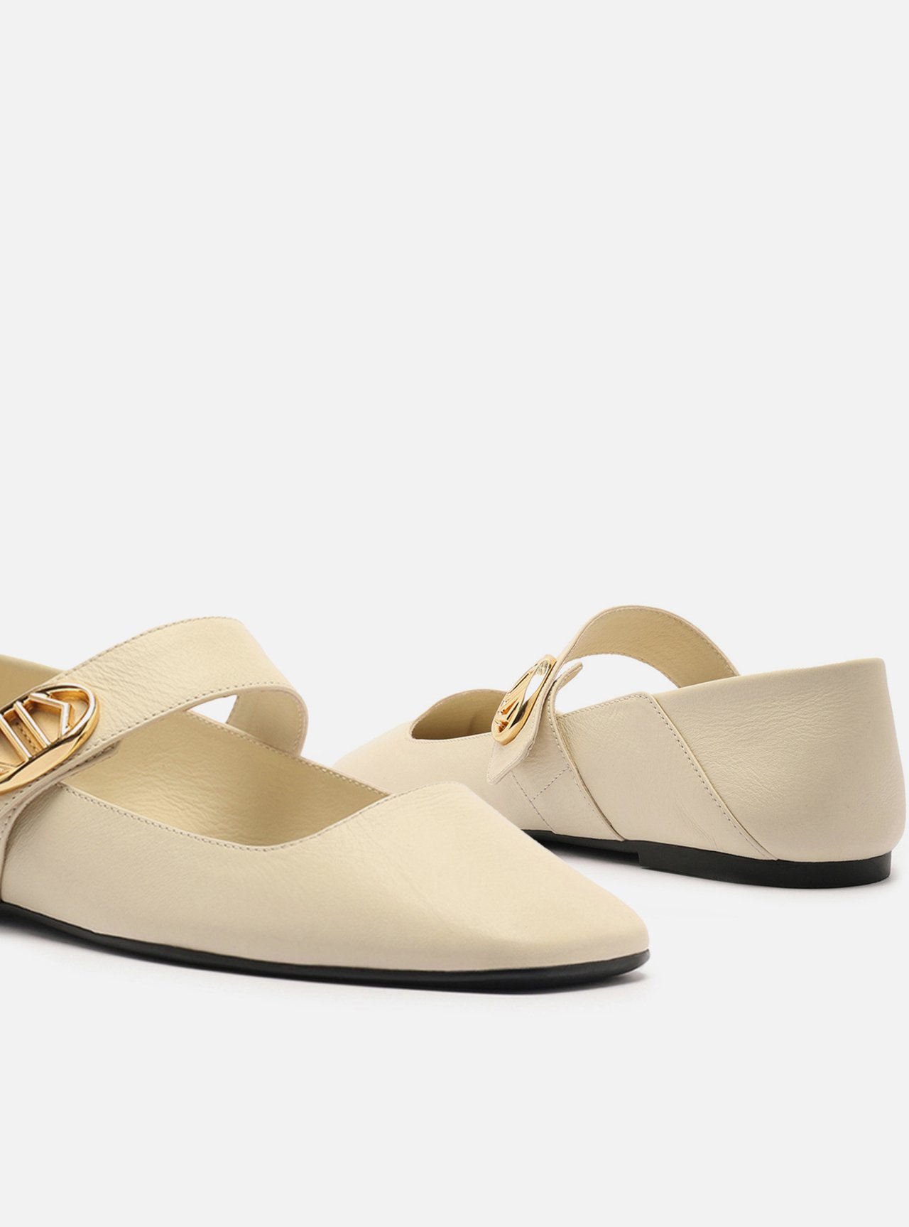 Sapatilha Off-White Couro Bico Quadrado — foto 4
