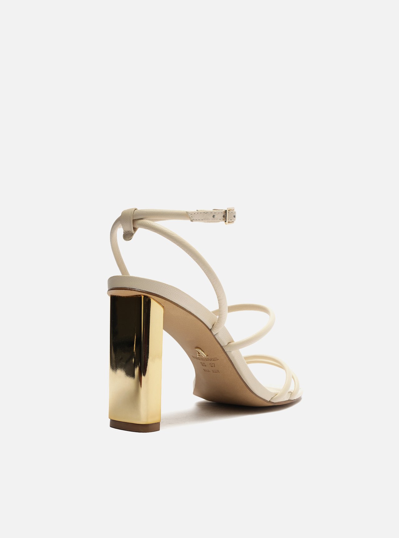 Sandália Off White Salto Bloco Fivela Tiras — foto 3