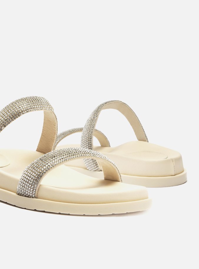 Sandália Rasteira Off-White Tiras Strass