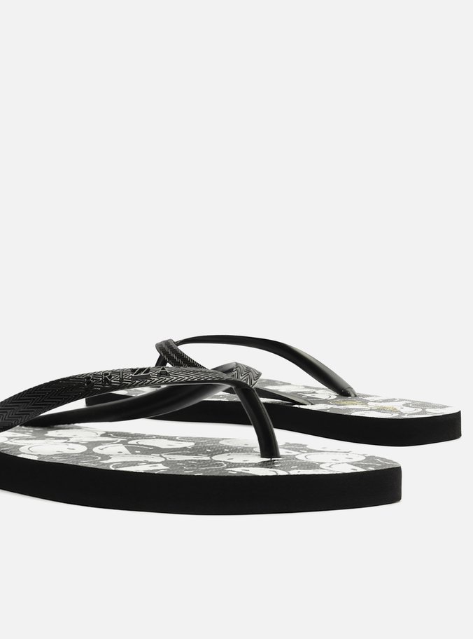 Chinelo de Dedo Preto Print Flash Smiley