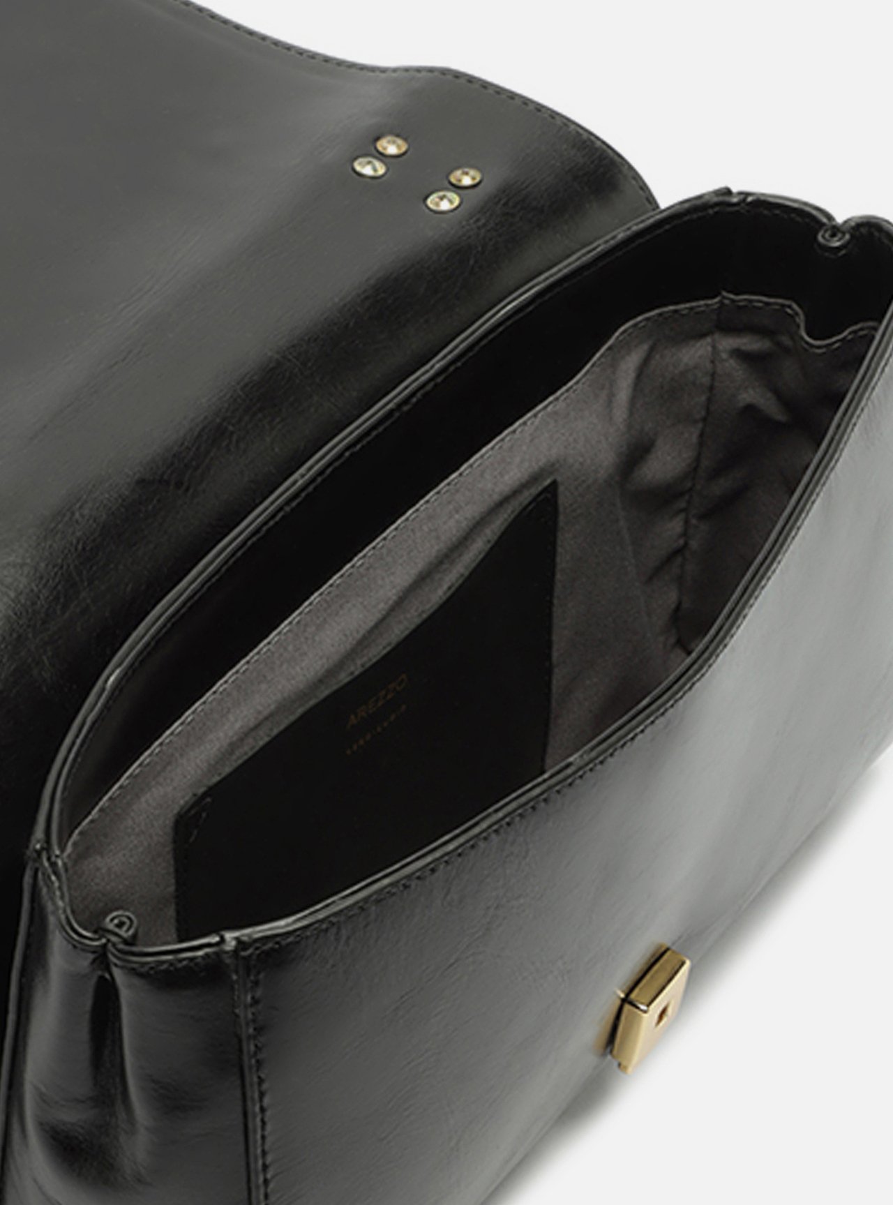 Bolsa Tiracolo Preta Couro Média Metal Dourado — foto 4
