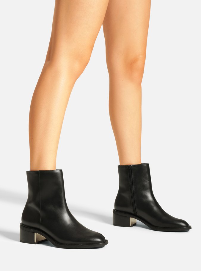 Bota Preta Couro Cano Médio Bloco Metal
