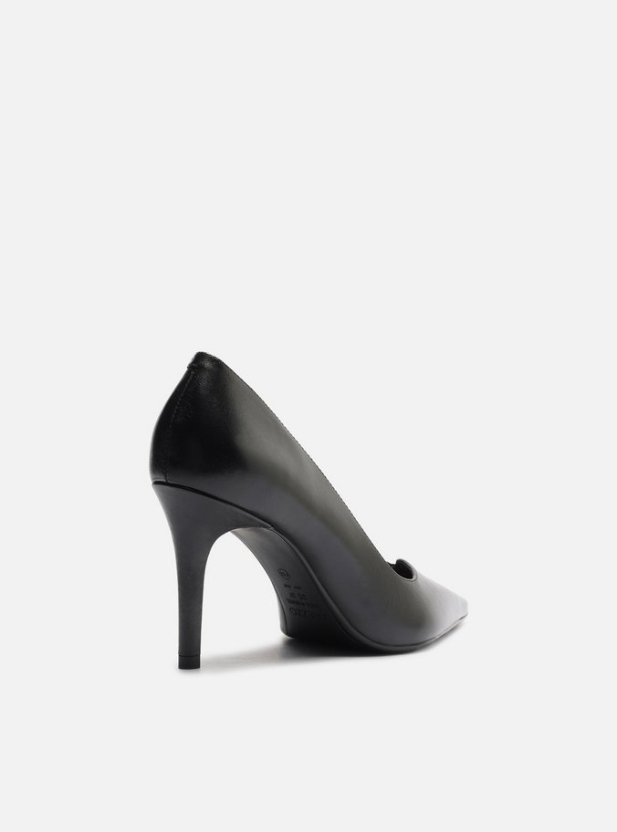 Scarpin Preto Couro Salto Médio Fino V