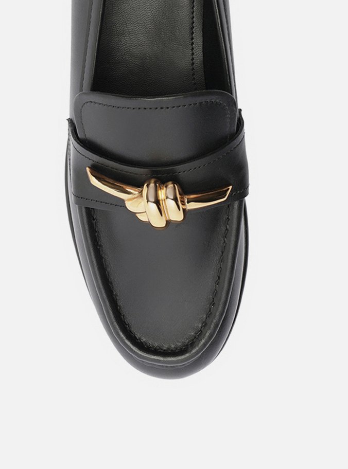 Mocassim Preto Couro Bico Redondo Metal Nó