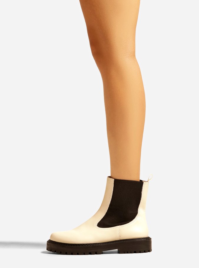 Bota Off-White Couro Cano Médio Tratorada Chelsea
