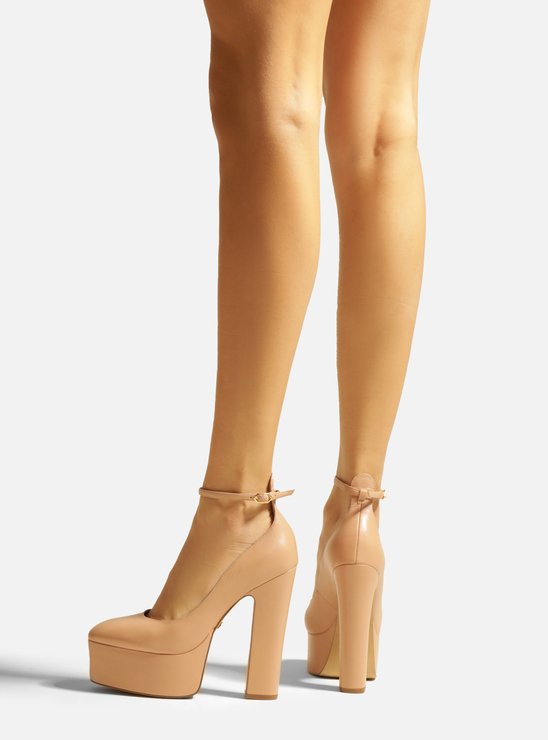 Scarpin Nude Couro Meia Pata Bloco