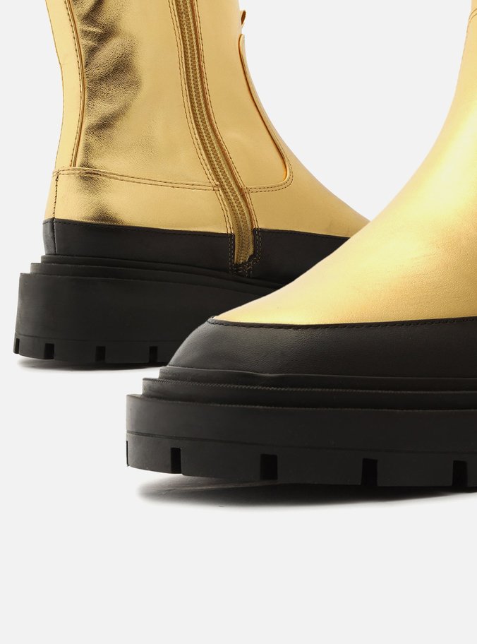 Bota Dourada Couro Cano Curto Tratorada Preta
