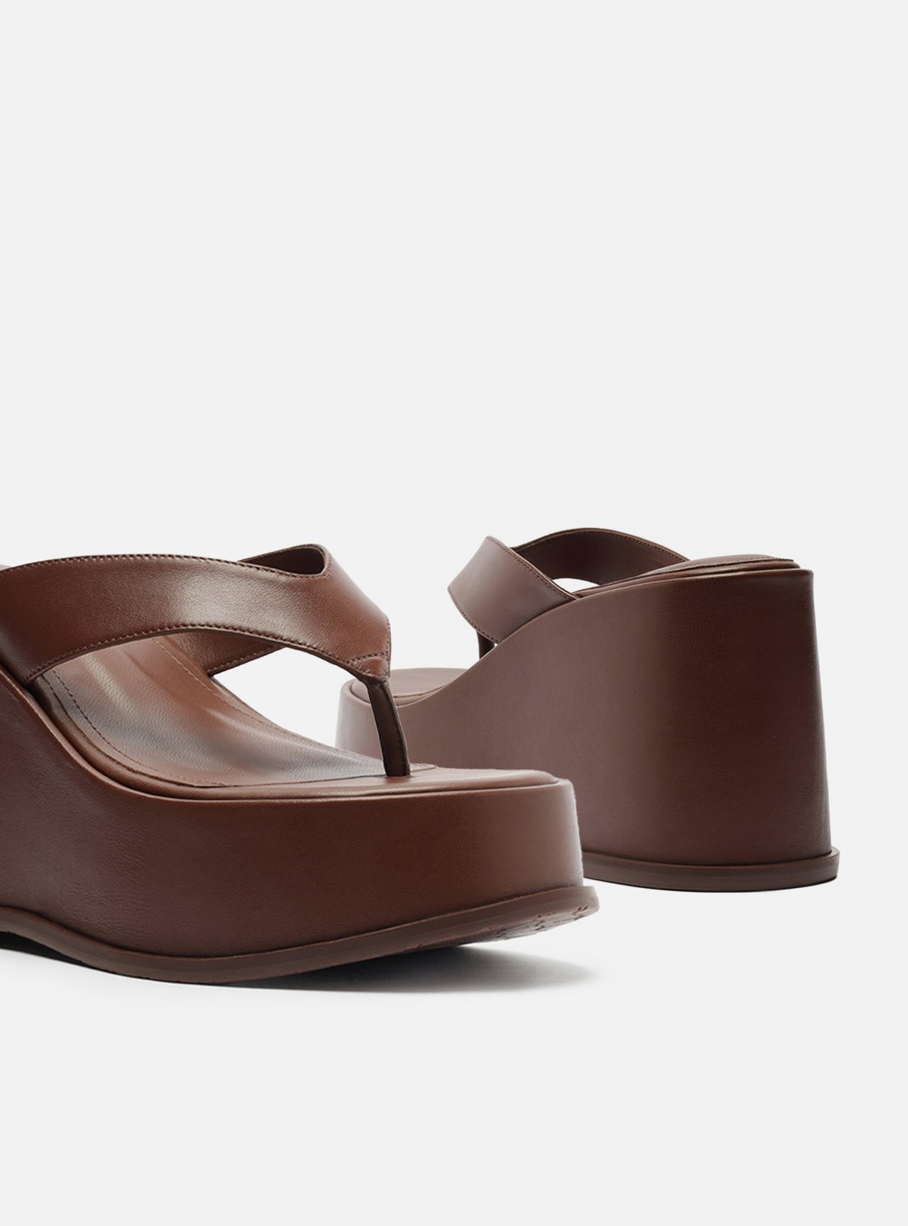 Tamanco Marrom Couro Plataforma Thong — foto 4