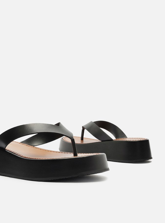Tamanco Preto Couro Flatform Thong