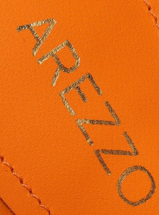 Scarpin Laranja Verniz Meia Pata Bico Fino Paloma