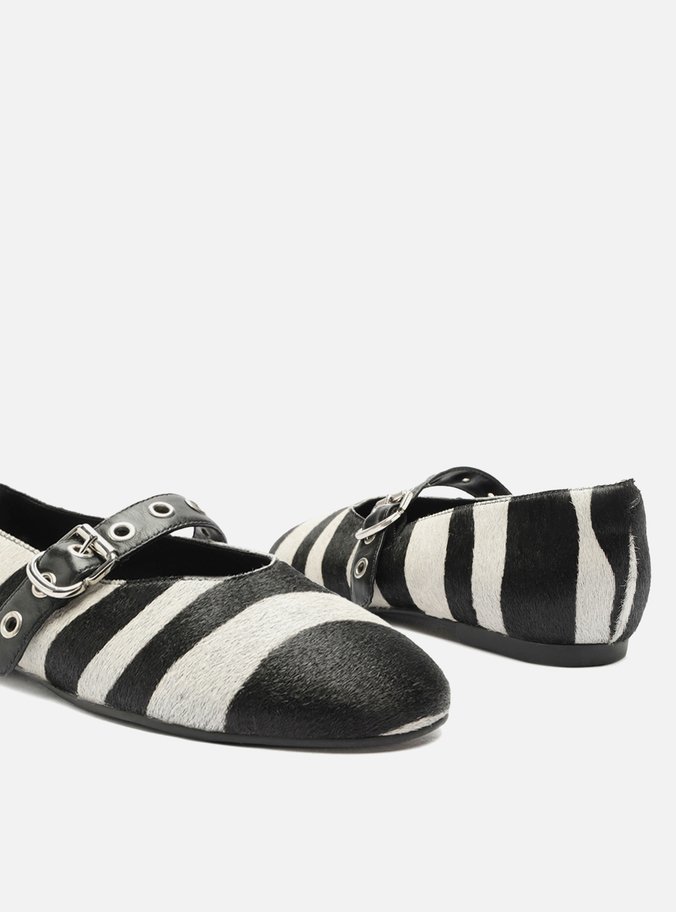 Sapatilha Boneca Pelo Zebra Rebites Fivela