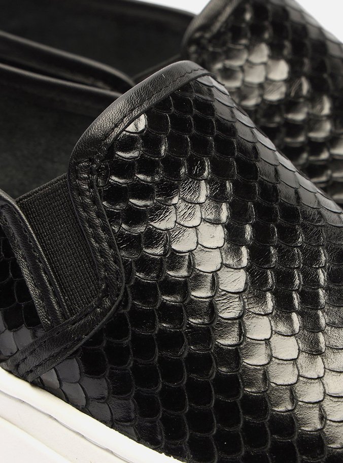Slip On Preto Couro Snake Flatform
