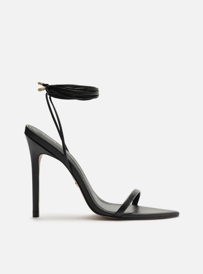 Sandália Preta Couro Salto Alto Amarração Livia Arezzo