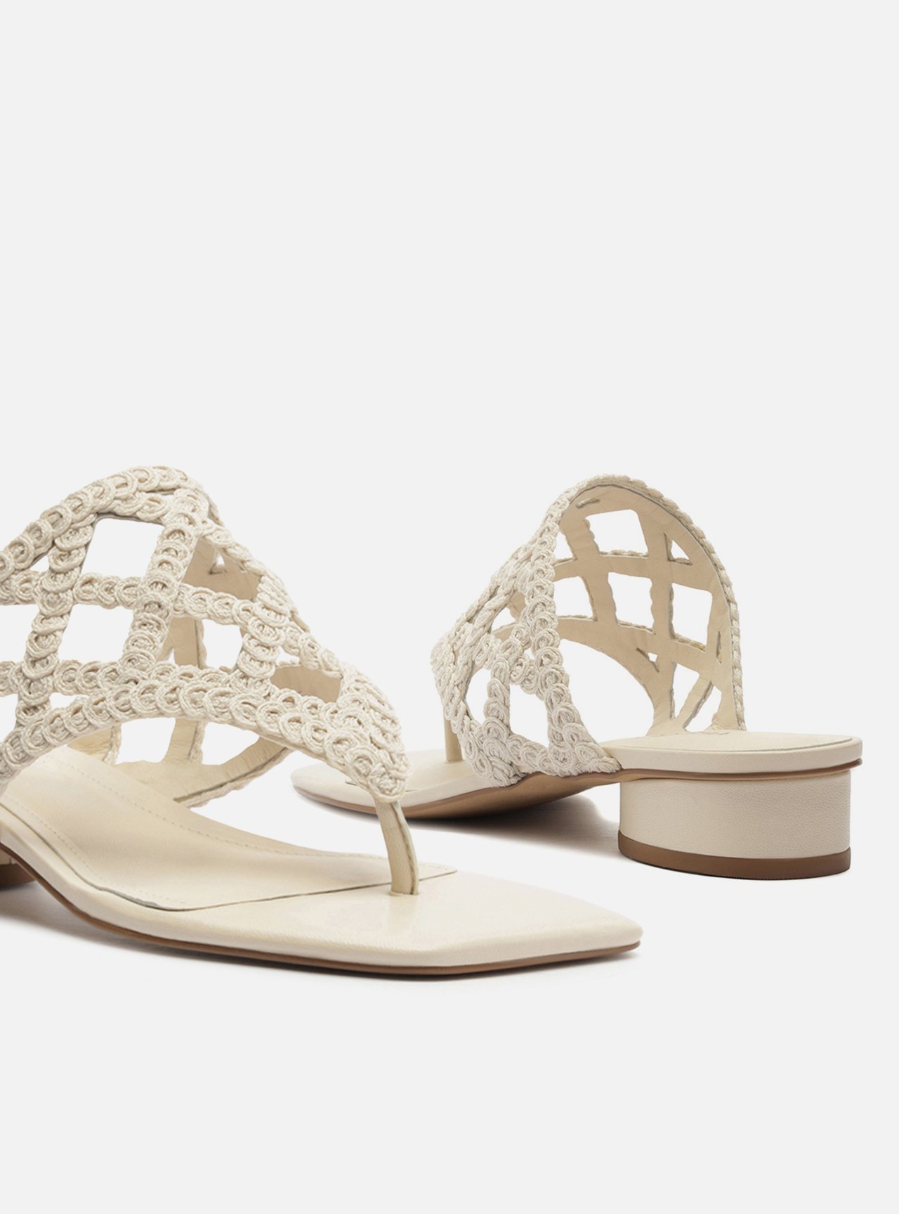 Sandália Off-White Bordada Salto Baixo Bloco — foto 4