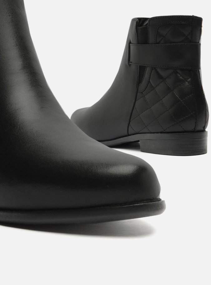 Bota Preta Couro Cano Curto Matelassê
