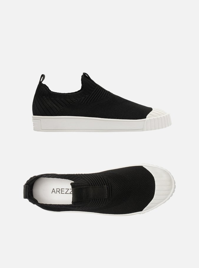 Tênis Slip On Preto Knit Biqueira