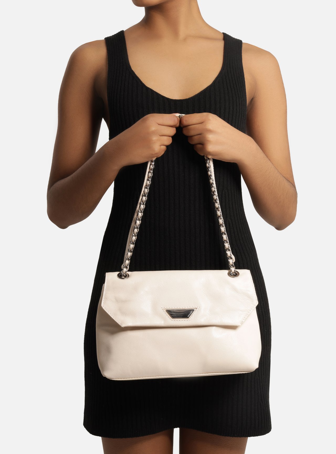 Bolsa Tiracolo Off White Couro Média Metal