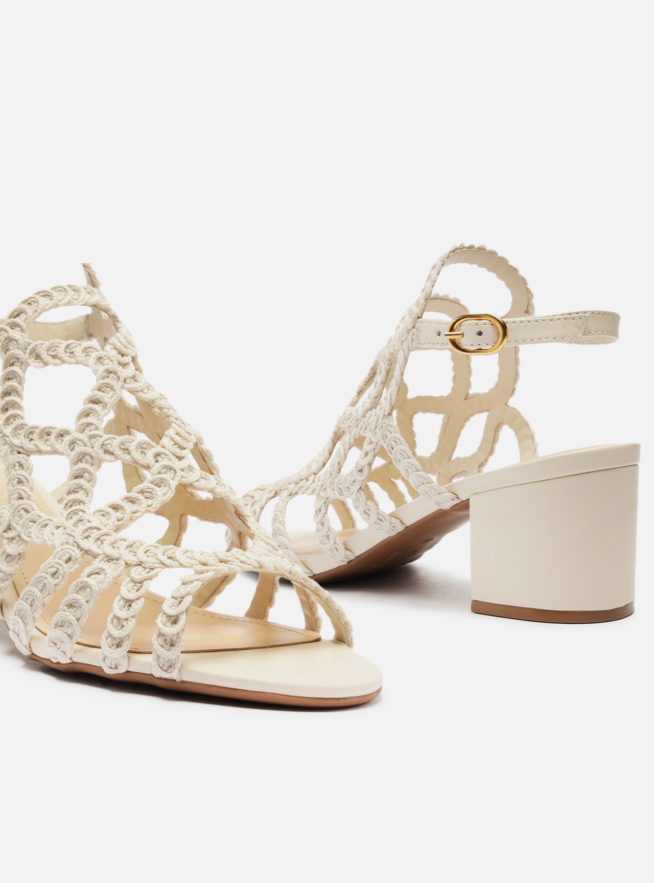 Sandália Off-White Bordada Salto Médio Bloco — foto 4