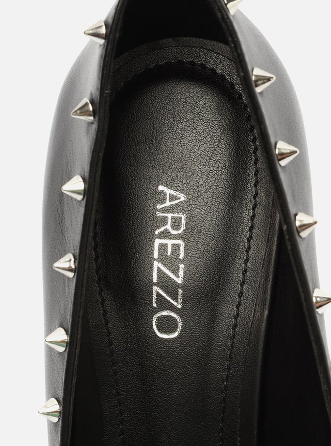 Scarpin Preto Couro Bico Fino Spikes
