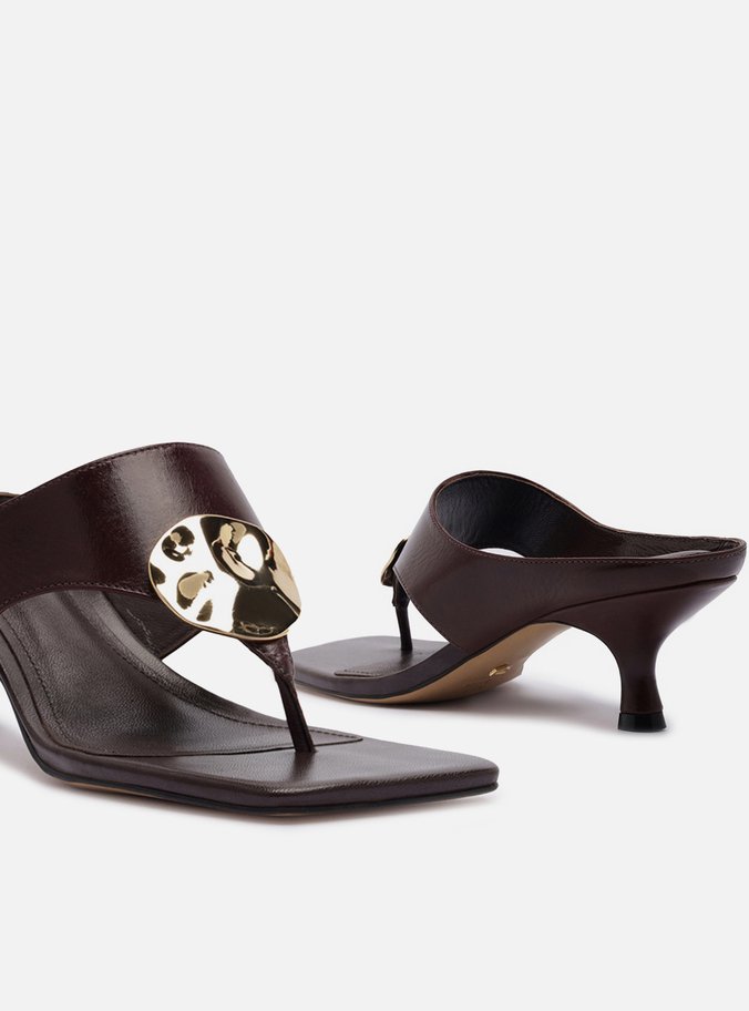 Sandália Marrom Couro Salto Kitten Thong Metal