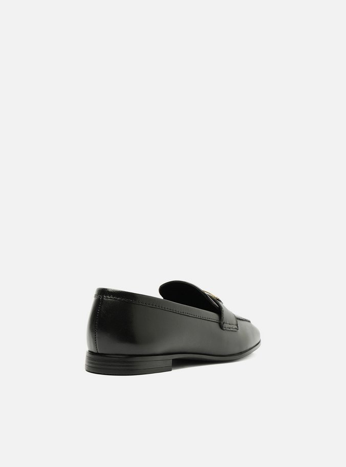 Mocassim Preto Couro Tira Metal