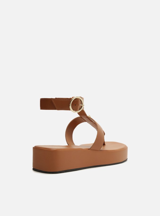 Sandália Marrom Flatform Tiras Aplicações