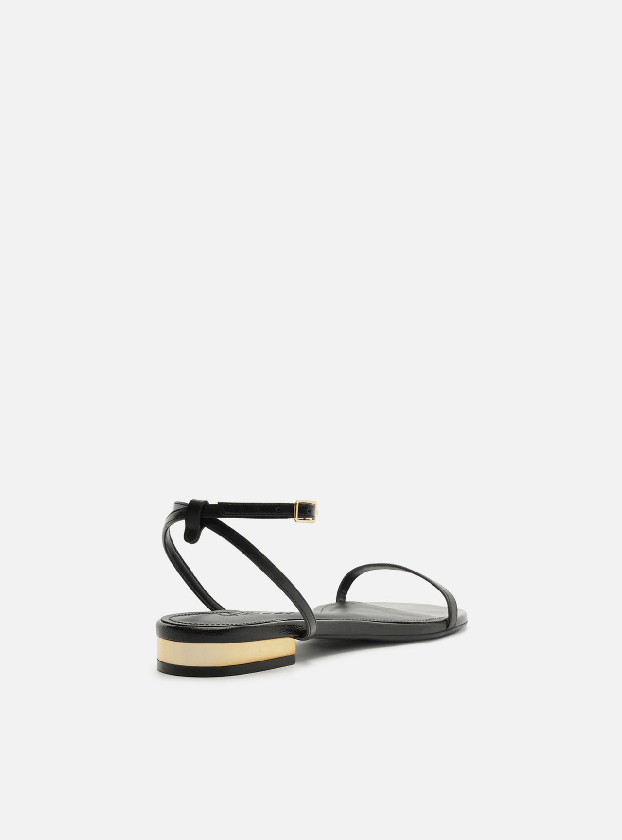 Sandália Rasteira Preta Couro Minimalista Dourado — foto 3