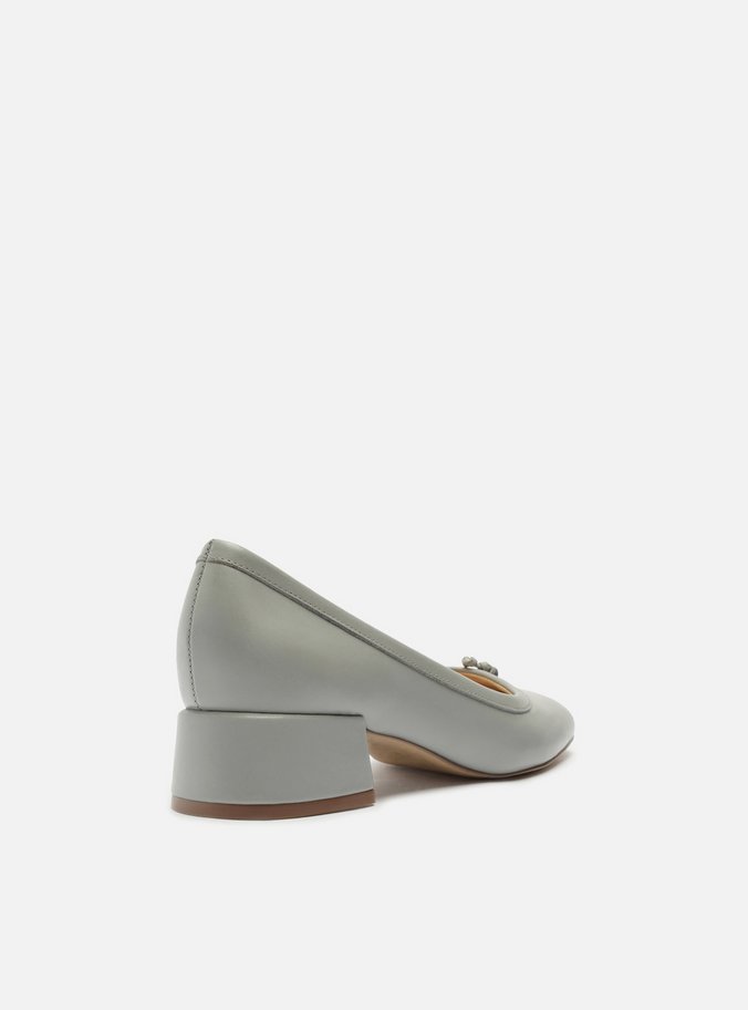 Scarpin Cinza Couro Salto Bloco Detalhe