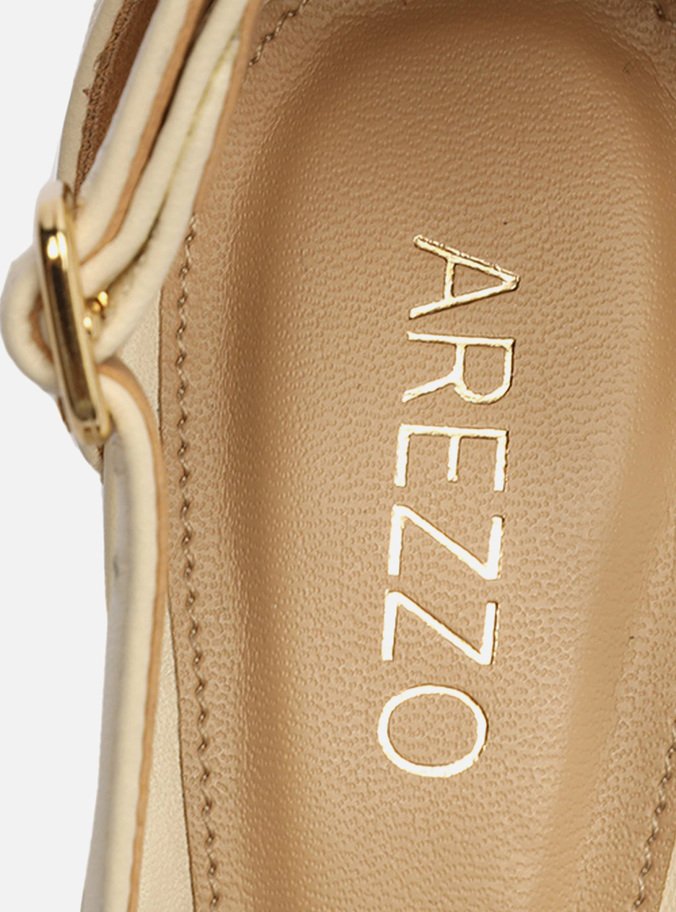 Scarpin Off-White Couro Cap Toe Aberto