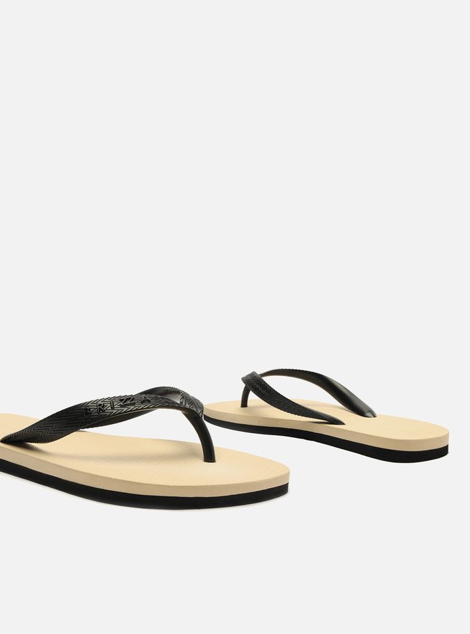 Chinelo de Dedo Preto Bicolor Roma Basics