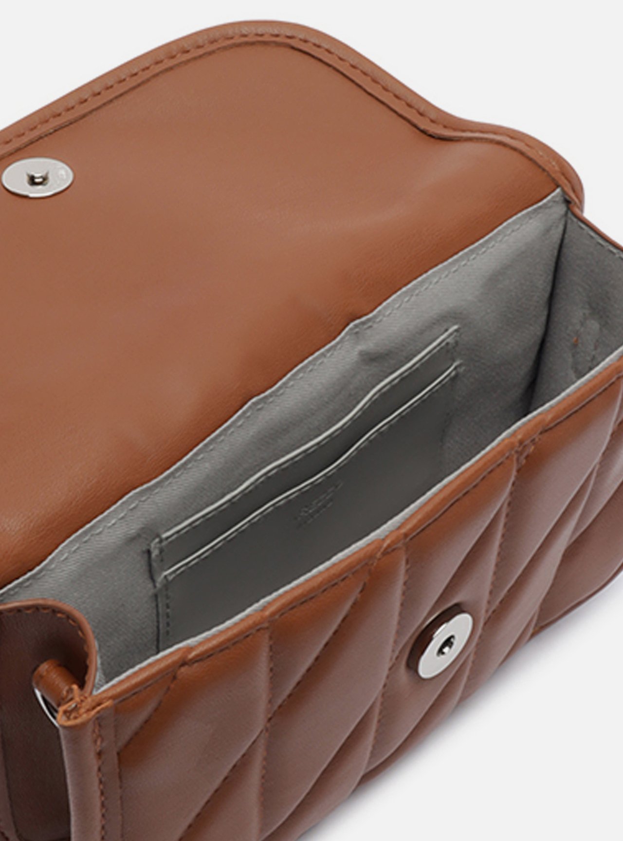 Bolsa Tiracolo Marrom Pequena Matelassê — foto 4