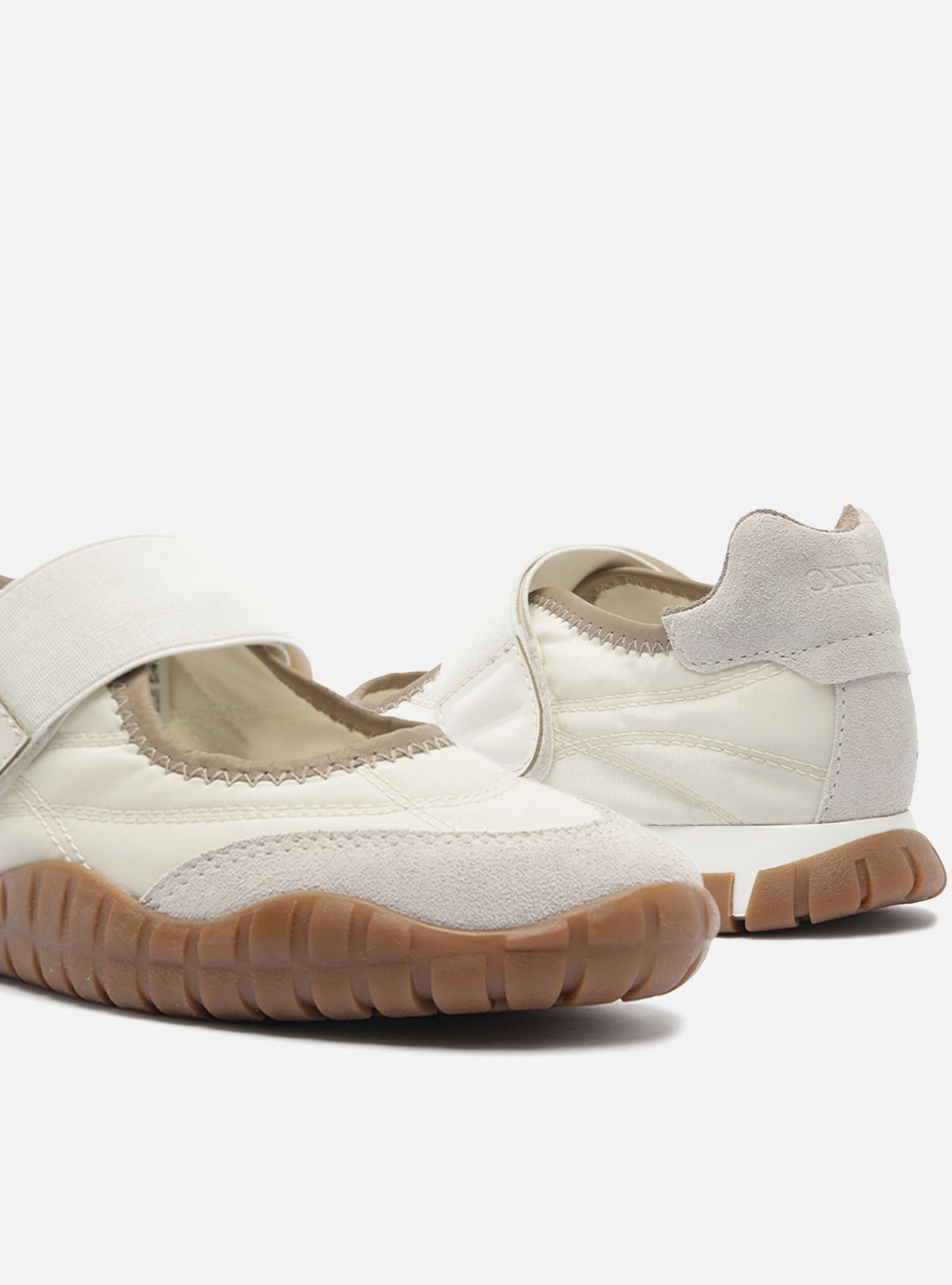 Tênis Branco Solado Tratorado Slip On — foto 4