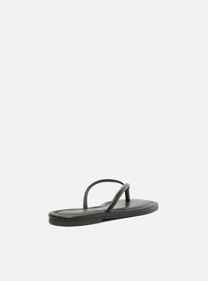 Rasteira Preta Flip Flop Bico Quadrado