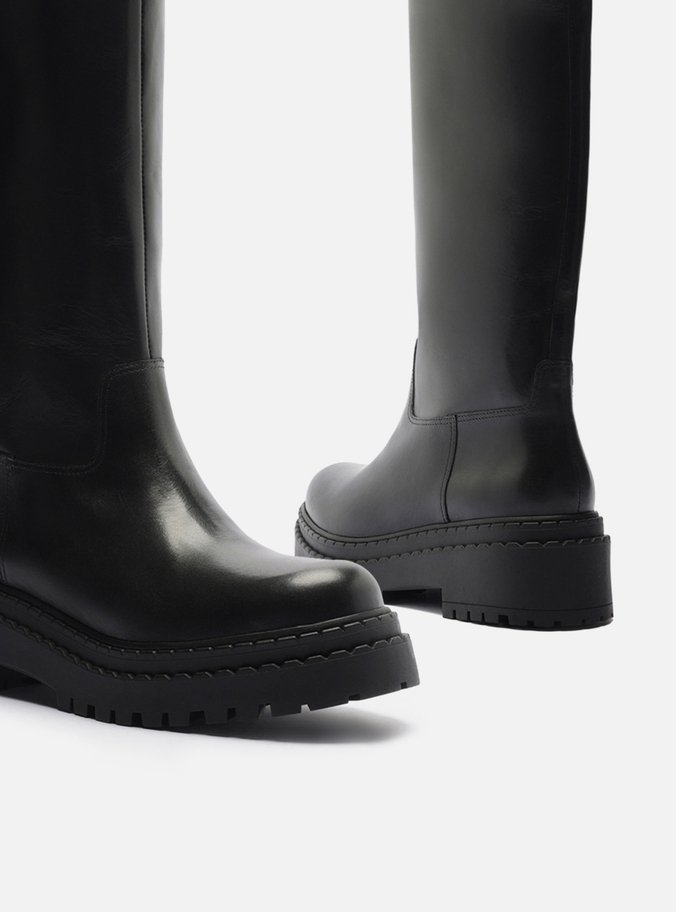 Bota Preta Couro Cano Médio Tratorada Lisa