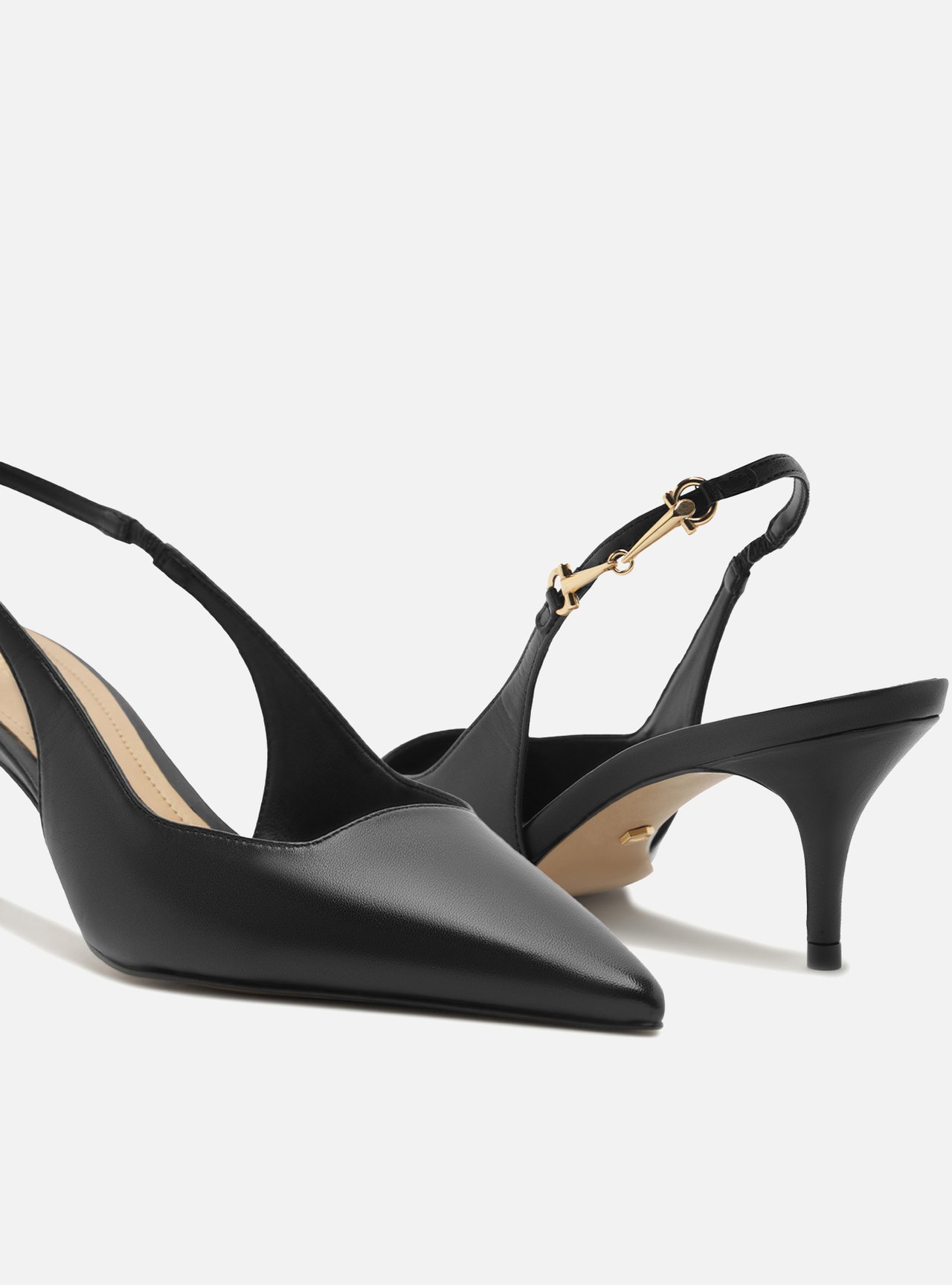 Scarpin Preto Couro Slingback Detalhe Metal — foto 4