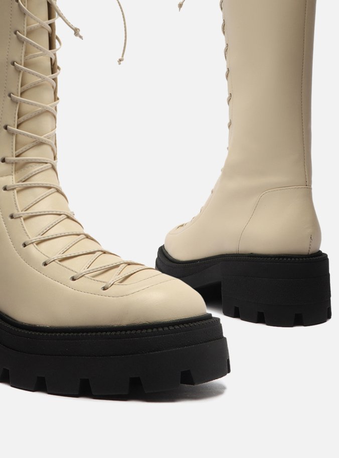 Coturno Off-White Couro Cano Longo Tratorado Harper