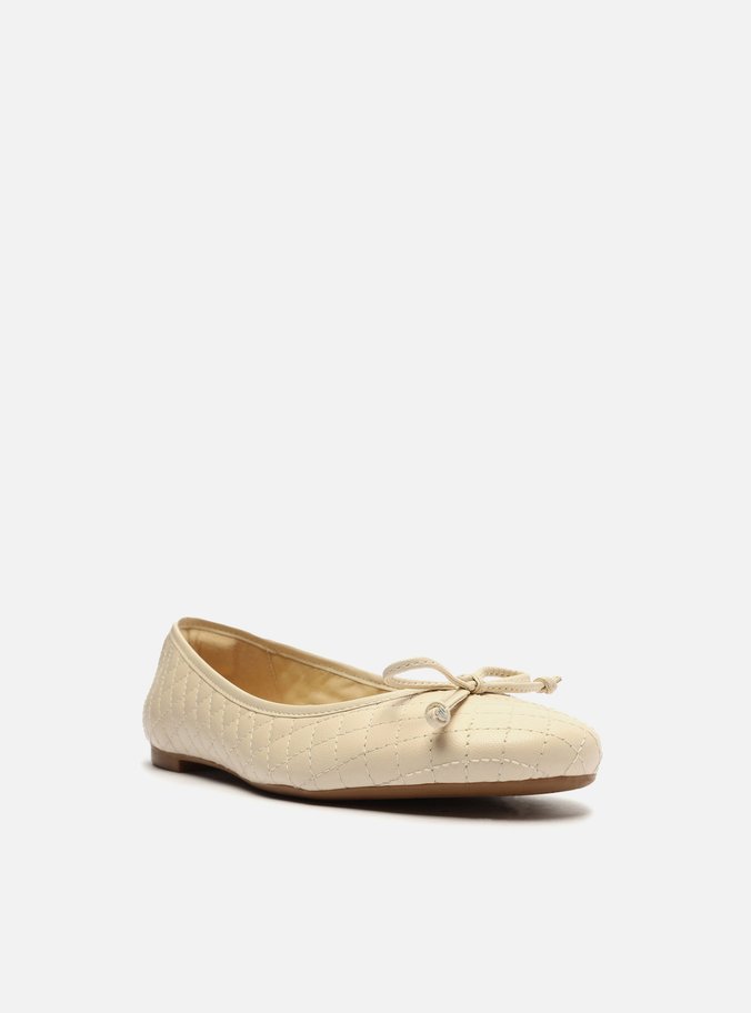 Sapatilha Off-White Matelassê Bico Redondo