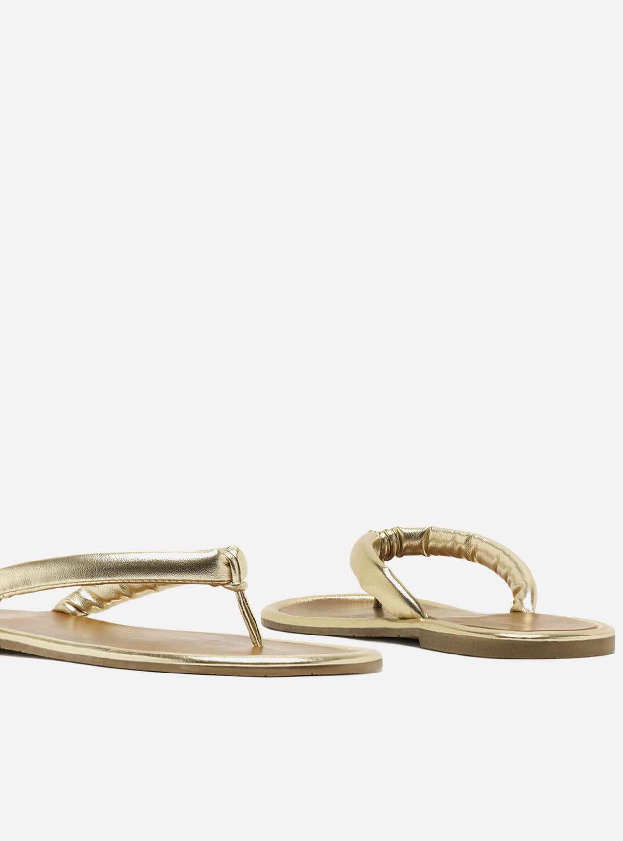 Rasteira Dourada Tiras Flip Flop Zoe — foto 4