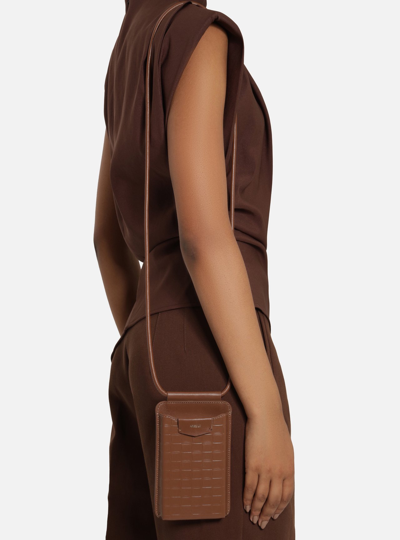 Bolsa Porta Celular Marrom Couro Pequena Tressê — foto 6