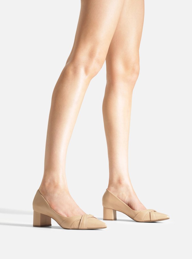 Scarpin Bege Couro Salto Bloco Baixo Tiras