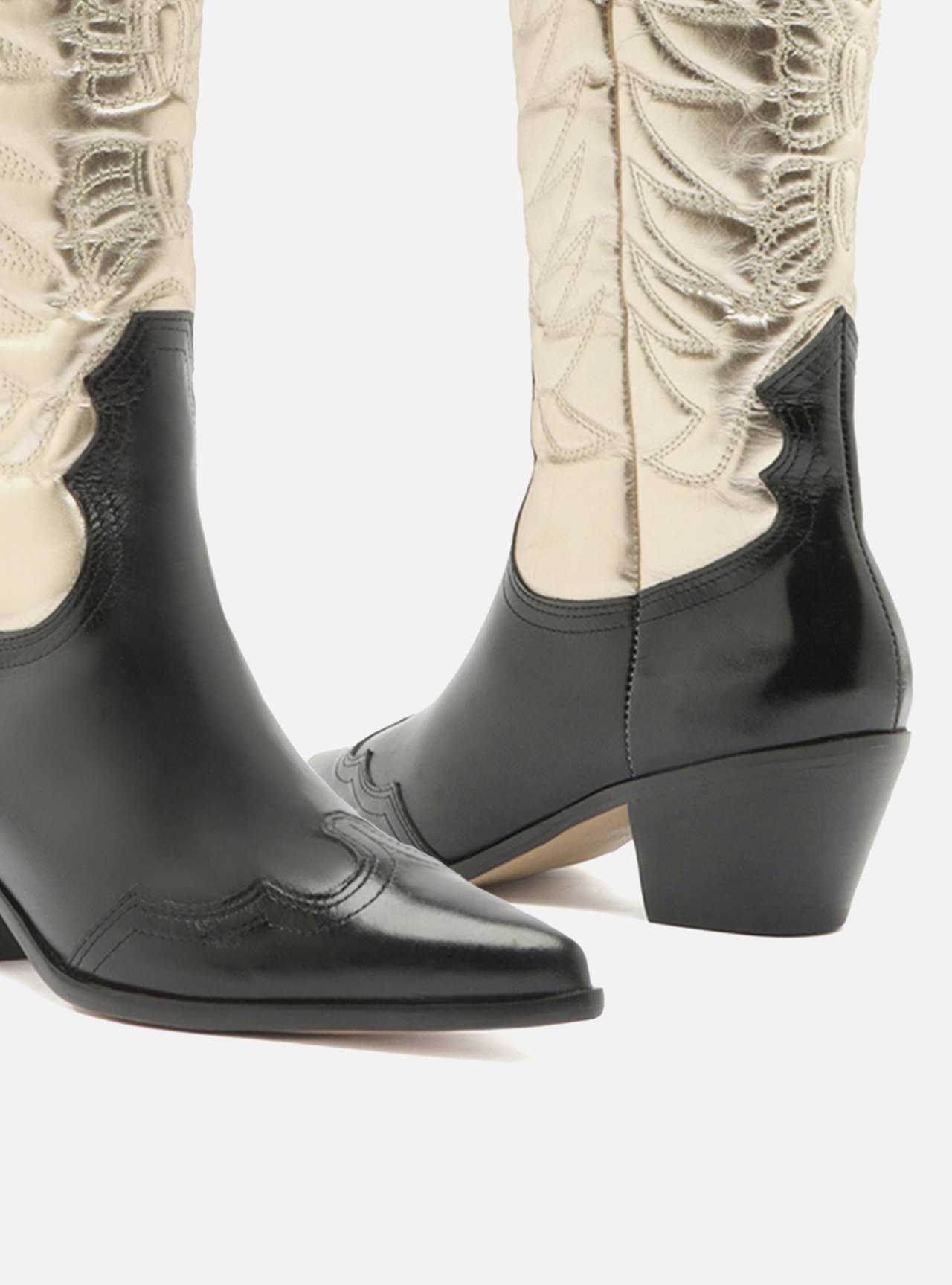 Bota Preta Couro Cano Médio Western Dourada — foto 4