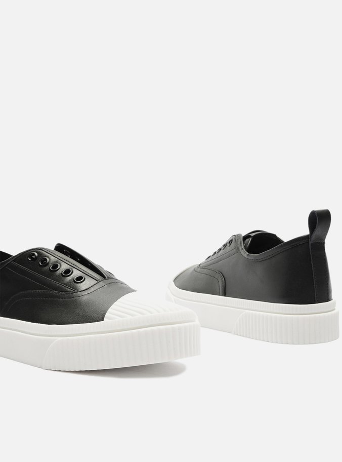 Tênis Slip On Preto Couro Ilhós